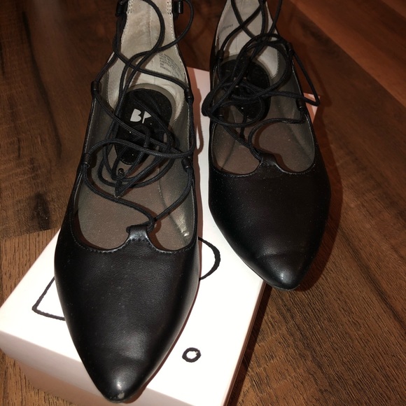 Lace up pointed toe flats - Picture 3 of 6